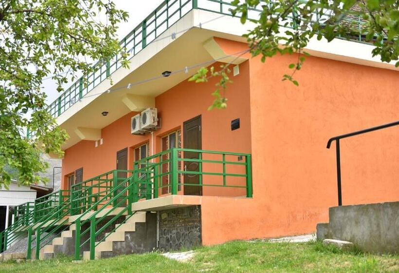 تختخواب و صبحانه Sheki Panorama Guest House