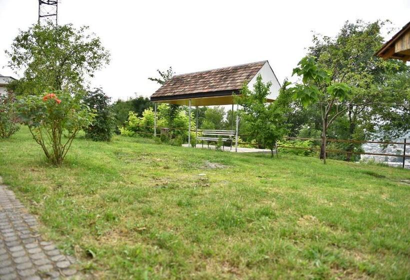 تختخواب و صبحانه Sheki Panorama Guest House