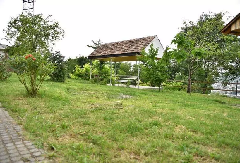 تختخواب و صبحانه Sheki Panorama Guest House