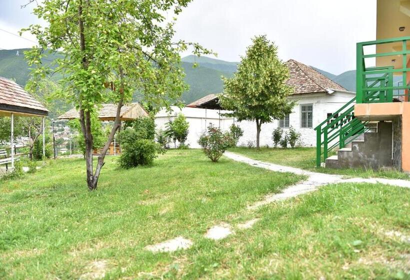 تختخواب و صبحانه Sheki Panorama Guest House