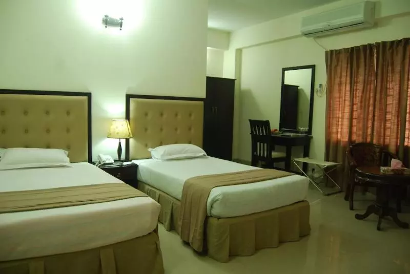 هتل Ambassador Residency
