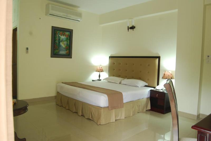 هتل Ambassador Residency