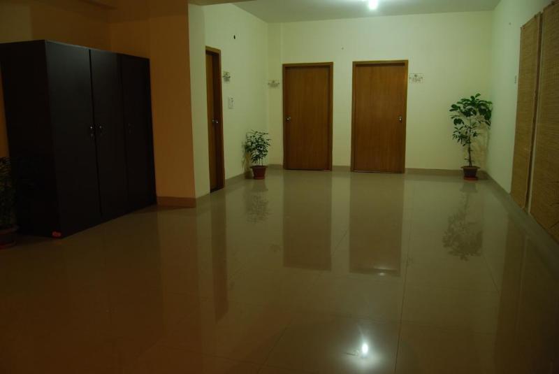 هتل Ambassador Residency