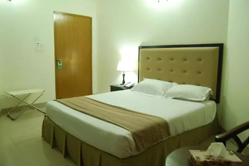 هتل Ambassador Residency