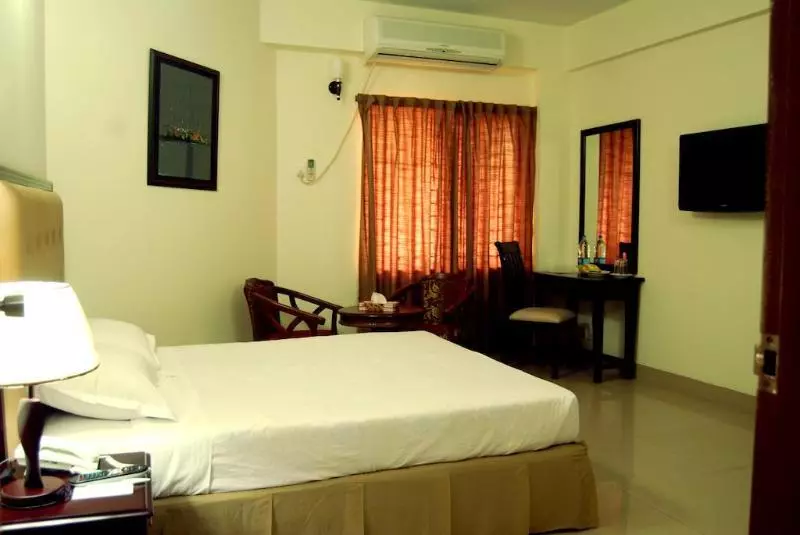 هتل Ambassador Residency