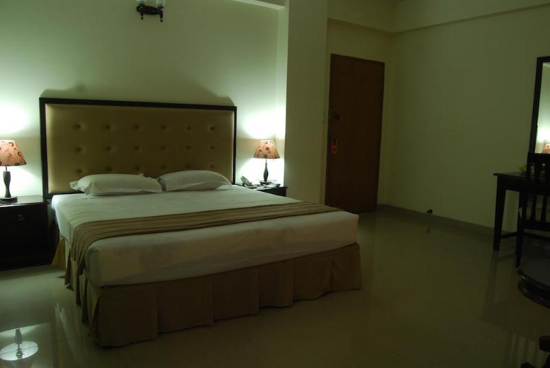 هتل Ambassador Residency