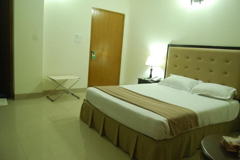 هتل Ambassador Residency