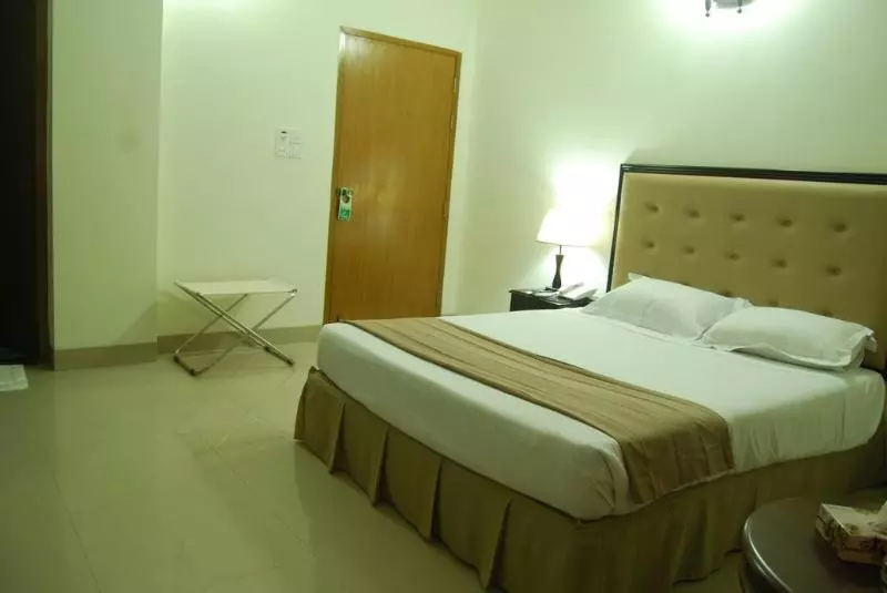 هتل Ambassador Residency