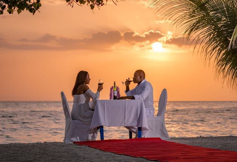 هتل Kaliko Beach Club All Inclusive Resort