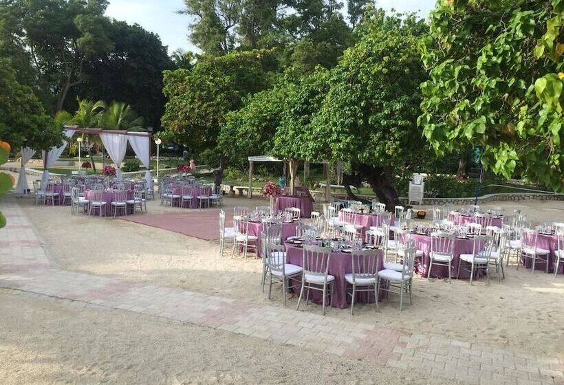 هتل Kaliko Beach Club All Inclusive Resort