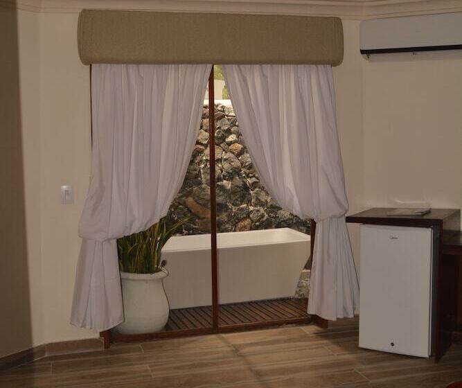 هتل Kaliko Beach Club All Inclusive Resort