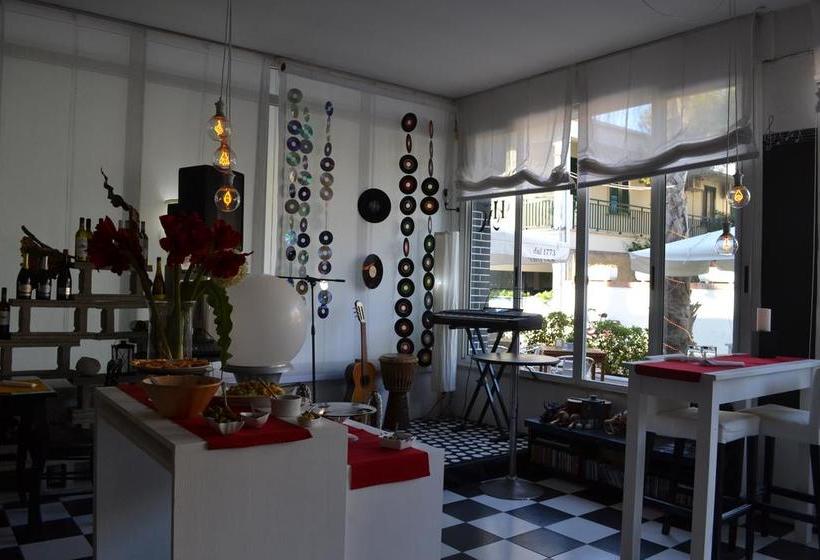 Отель Mediterraneo Rooms Cecina