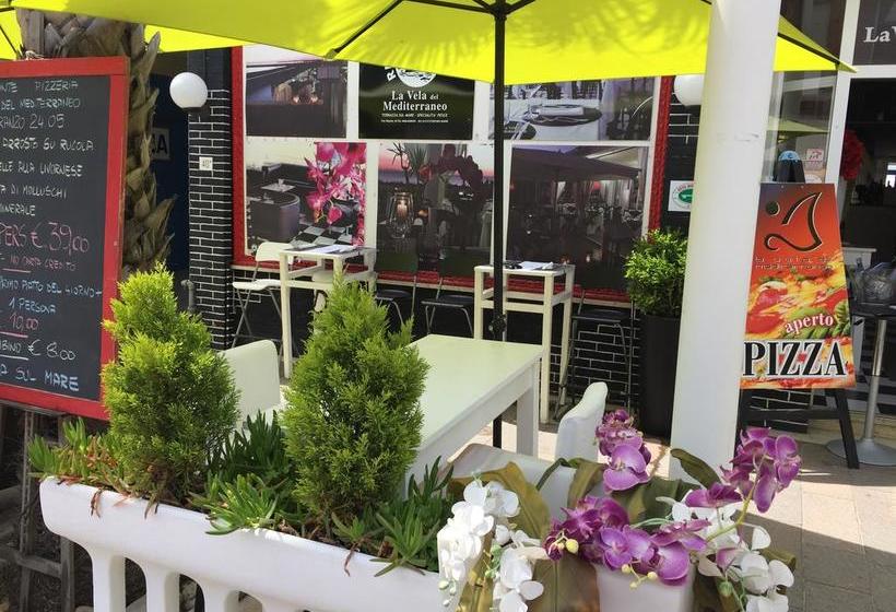 Отель Mediterraneo Rooms Cecina