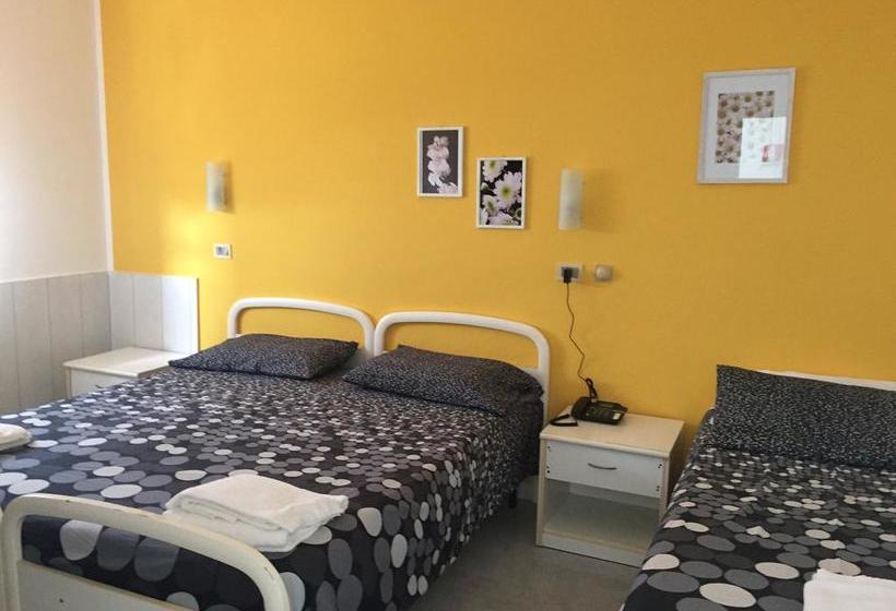 Отель Mediterraneo Rooms Cecina