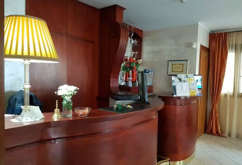 ホテル Ristorante Rinelli