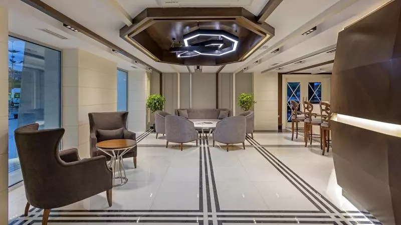 B Business Hotel & Spa