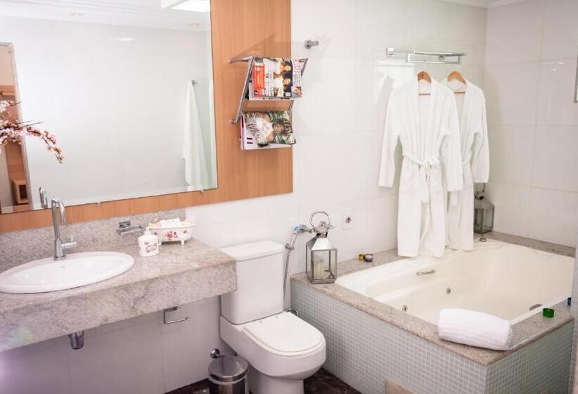 هتل Cravo E Canela