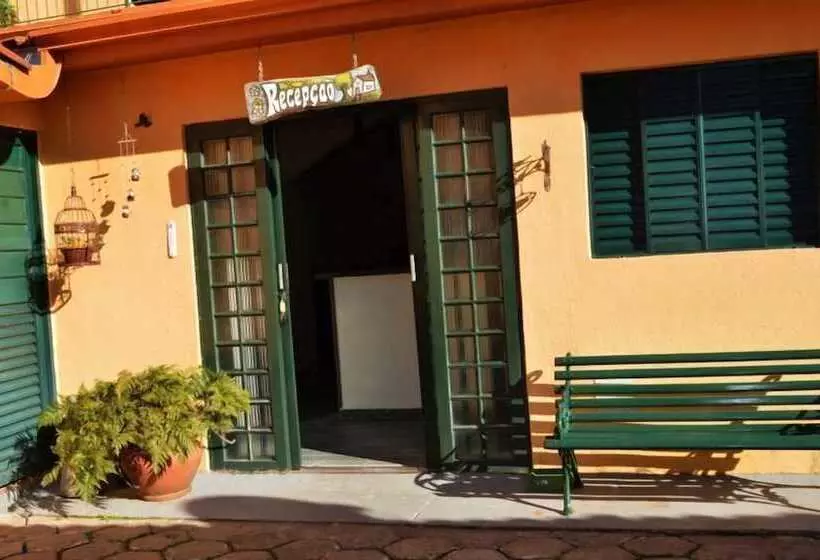 Hotelli Pousada Villa Três