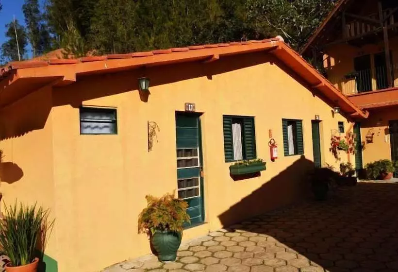 Hotelli Pousada Villa Três