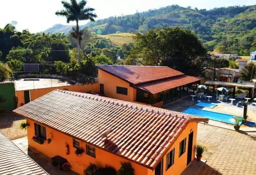 Hotelli Pousada Villa Três