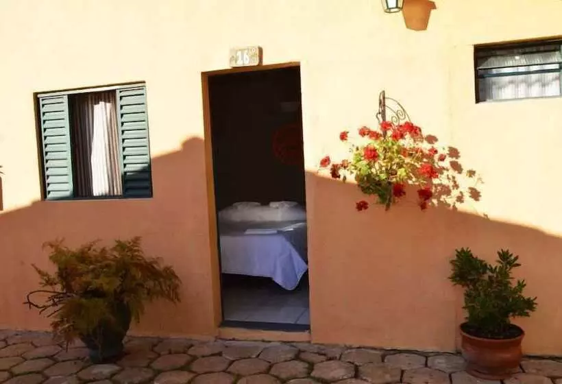 Hotelli Pousada Villa Três