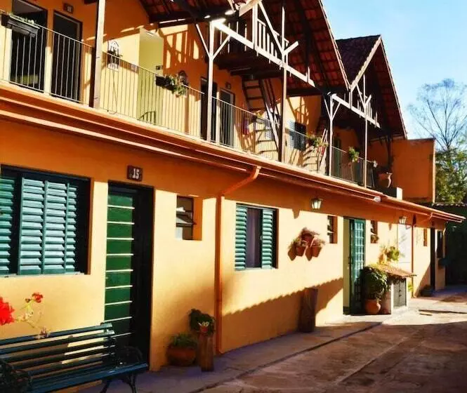 Hotelli Pousada Villa Três