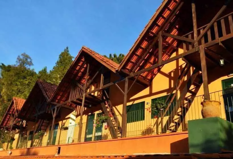 Hotelli Pousada Villa Três