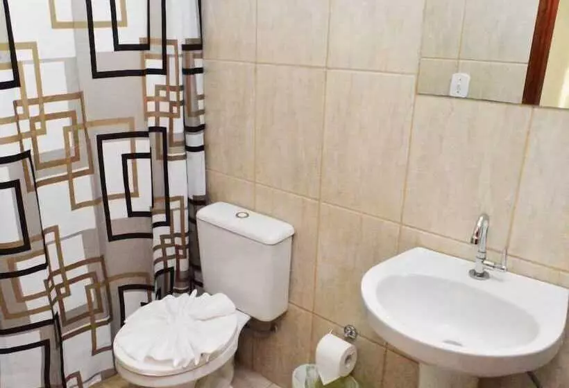 Hotelli Pousada Villa Três