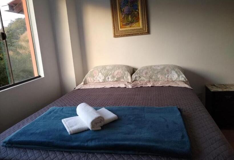 Hostel Dina & Suítes