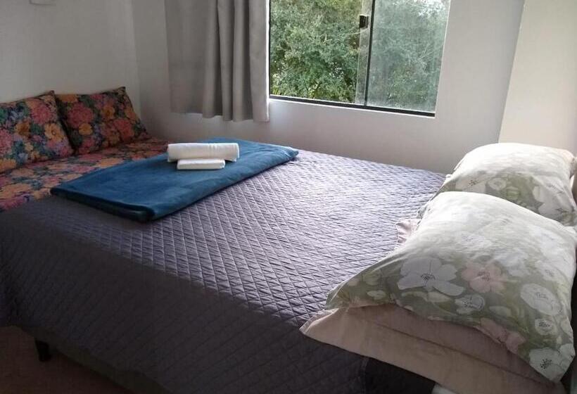 Hostel Dina & Suítes