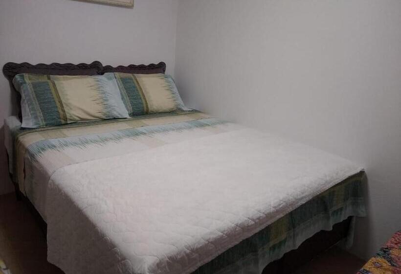 Hostel Dina & Suítes