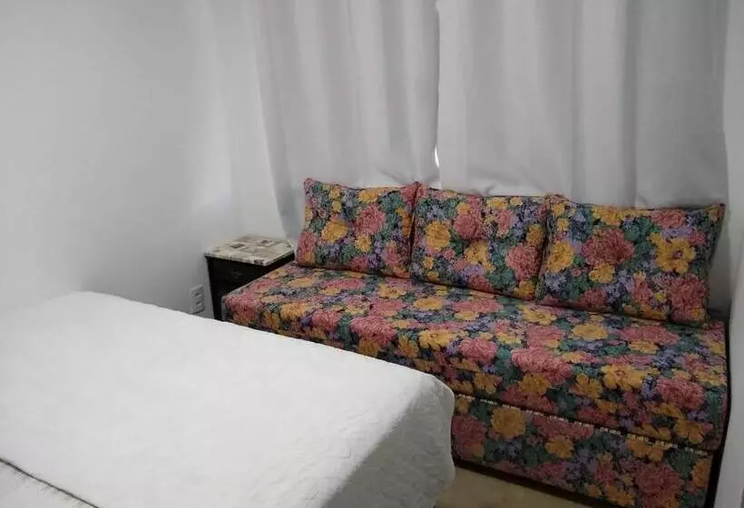 Hostel Dina & Suítes