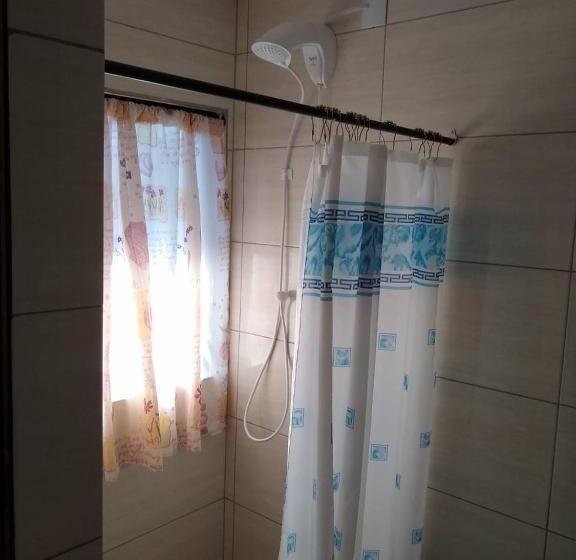 Hostel Dina & Suítes