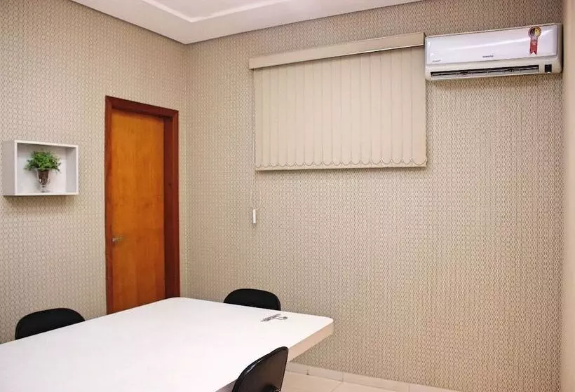 Hotelli Premier Pallace