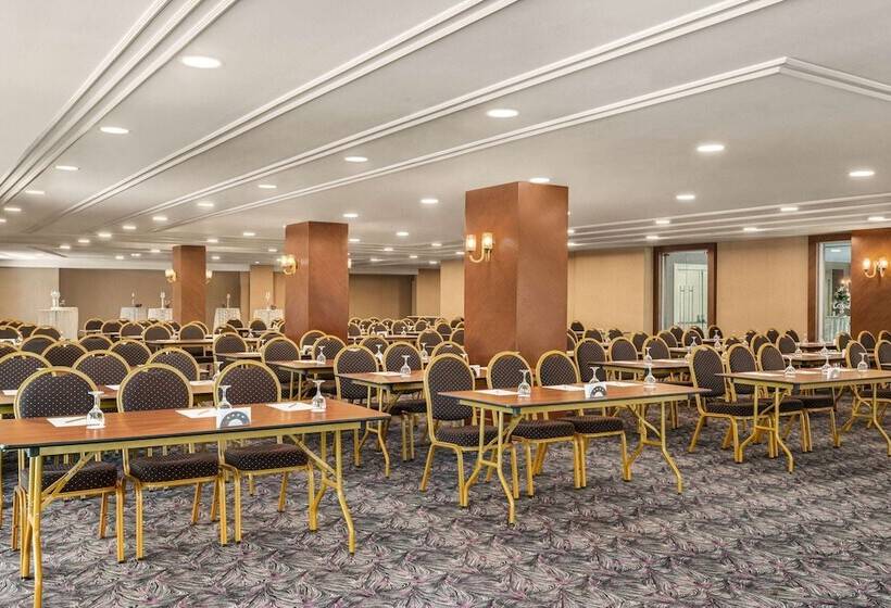 Hotelli Ramada Plaza By Wyndham Samsun