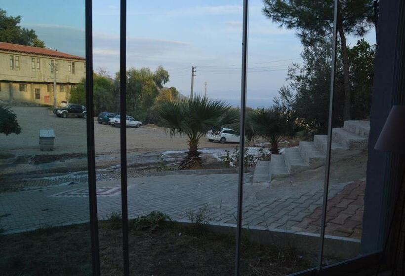 בית מלון כפרי Hugo