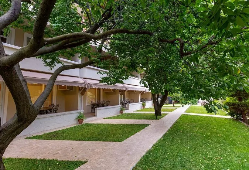Motelli Gurel Garden House