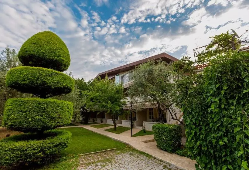 Motelli Gurel Garden House