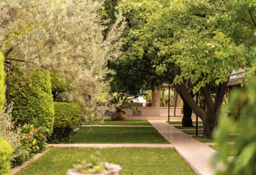 Motelli Gurel Garden House