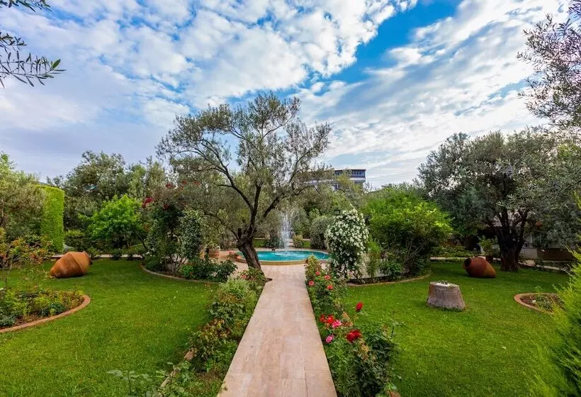 Motelli Gurel Garden House