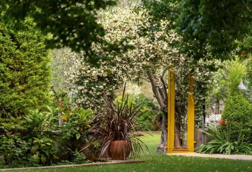Motelli Gurel Garden House