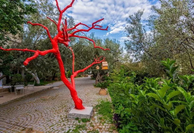 Motelli Gurel Garden House
