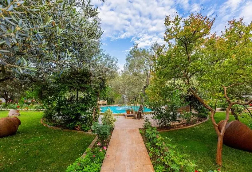 Motelli Gurel Garden House