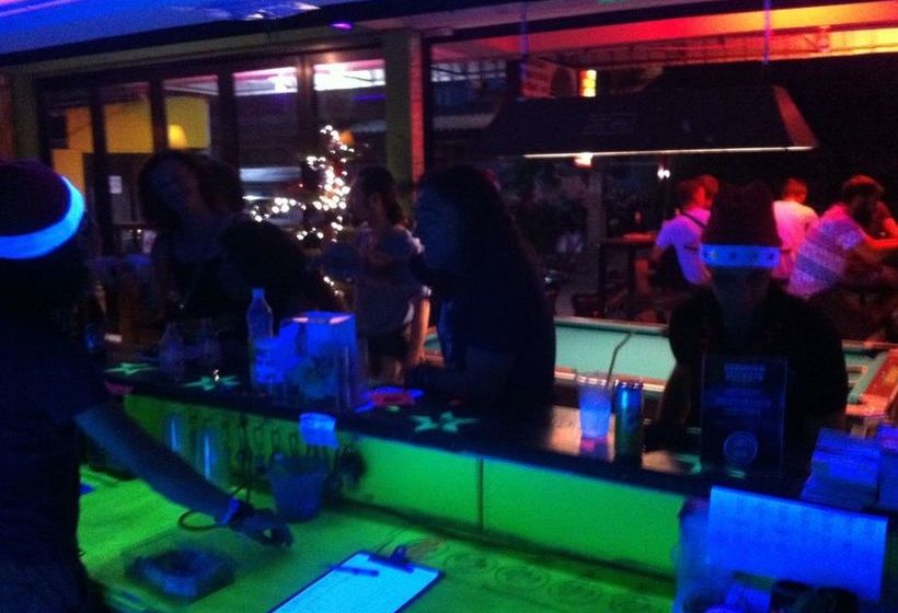 فندق صغير Baan Tai Backpackers