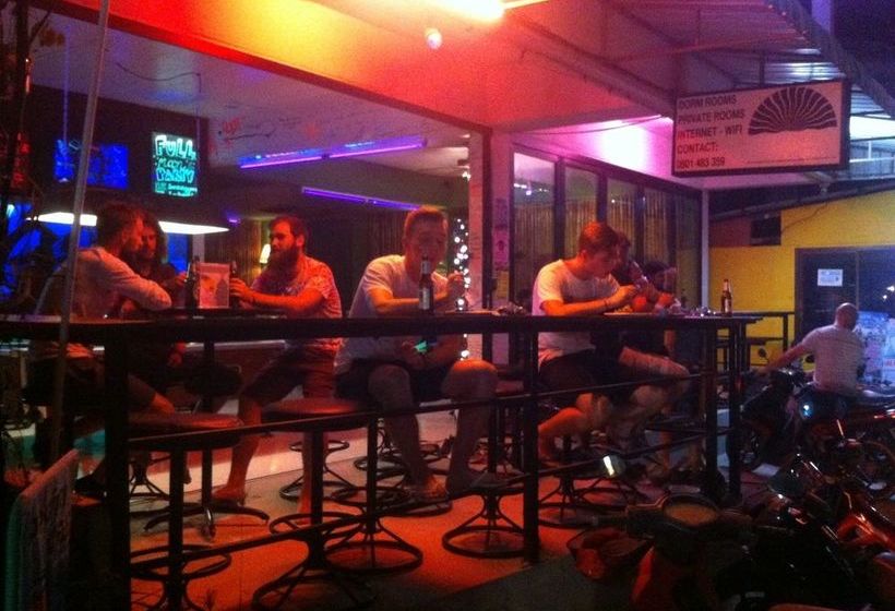 فندق صغير Baan Tai Backpackers