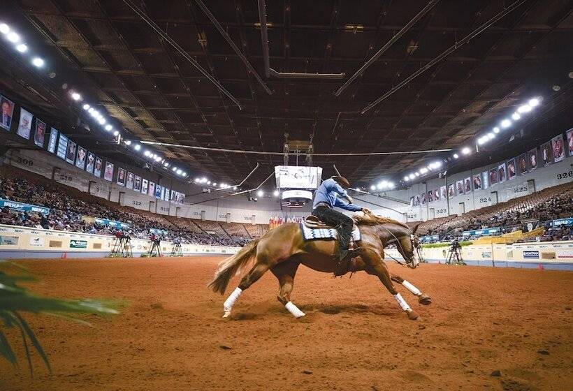 בית מלון כפרי Holiday Inn Express & Suites Moore, An Ihg