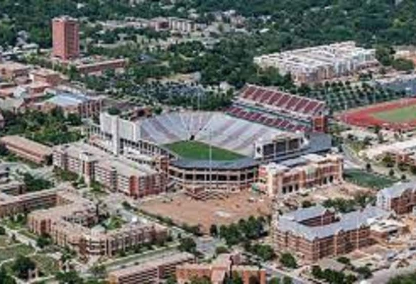 בית מלון כפרי Holiday Inn Express & Suites Moore, An Ihg