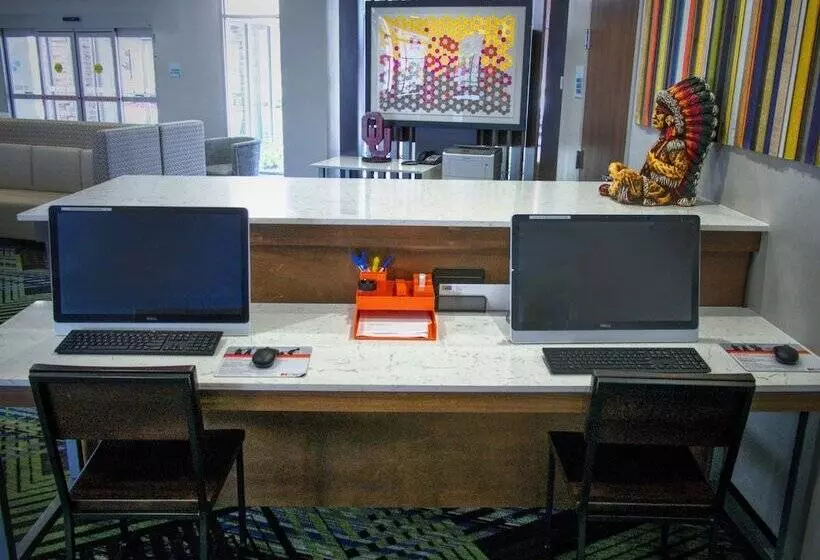 ホテル Holiday Inn Express & Suites Moore, An Ihg