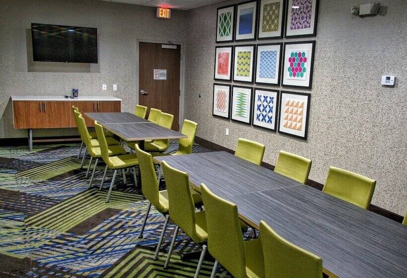 בית מלון כפרי Holiday Inn Express & Suites Moore, An Ihg