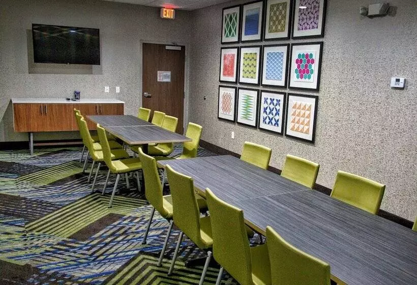 ホテル Holiday Inn Express & Suites Moore, An Ihg